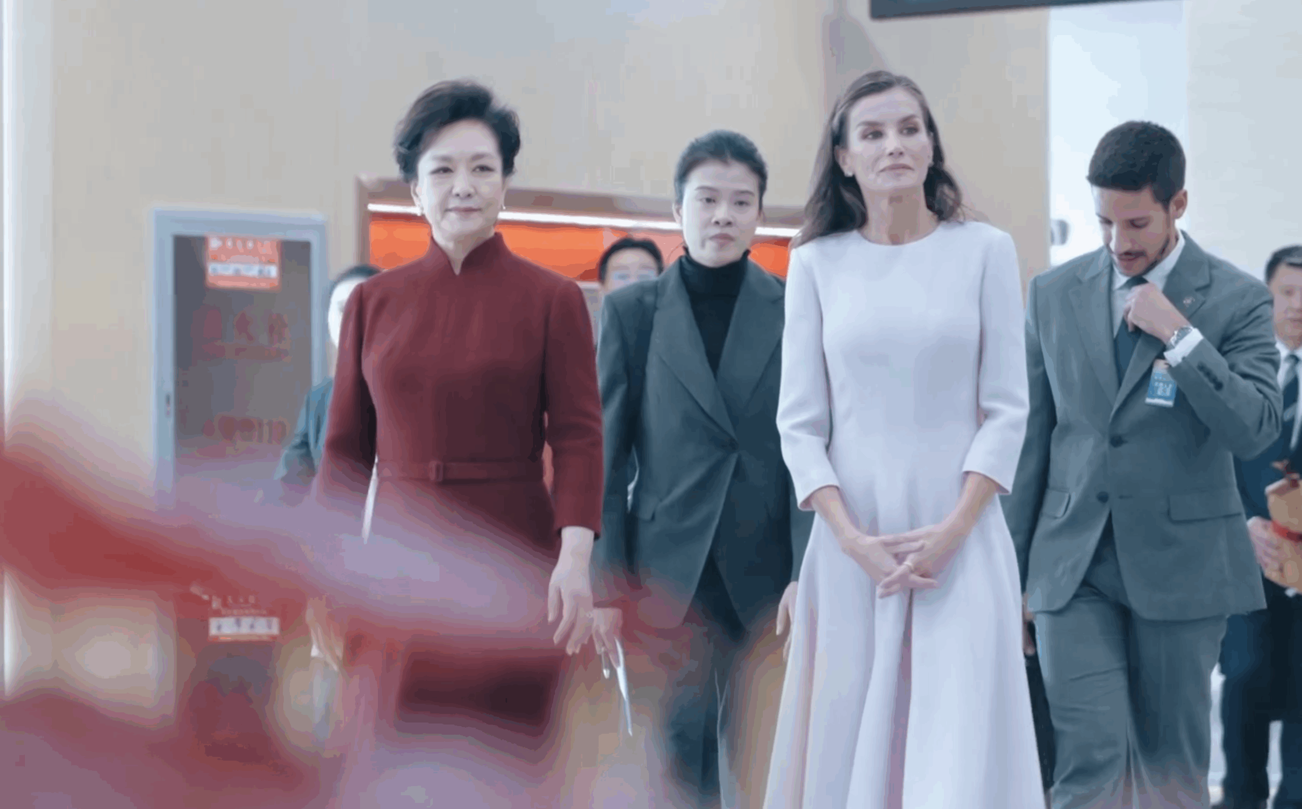 스페인 왕비, 펑리위안 여사와 베이징서 장애인 복지 프로그램 둘러봐